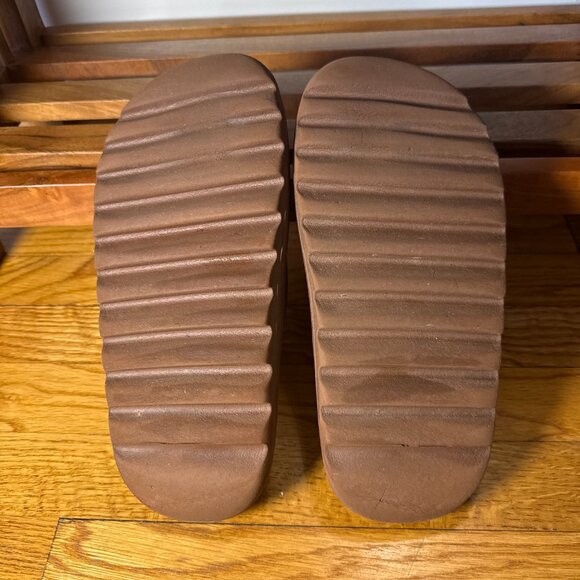 Genuine Yeezy Slides/Slip-on Sandals in Flax (Brown), Men\'s Size 10